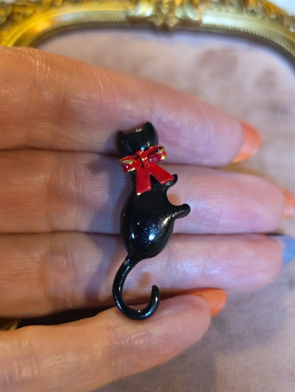 Vintage VERO Black Enamel Cat Brooch Pin with Red Bow Tie Collar 1.5”